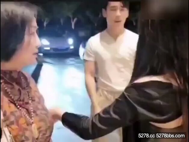 226【母子通吃】这才是高手骗色又骗财操了女儿不过瘾又操她妈妈！性爱视频泄密 .mp4_2.jpg