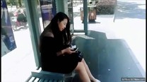 漂亮打工妹等公車時被搭訕套路帶回家啪啪