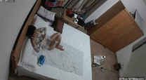 家庭攝像頭偷窺偷拍大肚腩胖叔和穿著情趣內衣的苗條媳婦玩69這媳婦的毒龍舔得非常專業