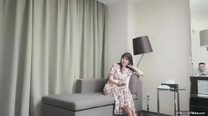 中年大叔網約170CM極品顏值大長腿美妞，堅挺白嫩奶子 ，身材很棒 ，埋頭舔逼吸吮舔屌 ，抱著肥臀後入打哼哼騷叫