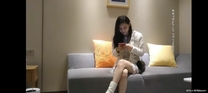 2300元網約文靜美腿漂亮小姐姐 ，胸有點平拔下內褲揉穴 ，超近特寫深喉 ，腰細美臀騎乘插入 ，後入啪啪使勁猛操