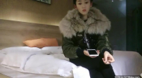 老哥雀兒漫天飛約個高顏值01年妹子TP偷拍啪啪上位騎乘後入猛操誘惑