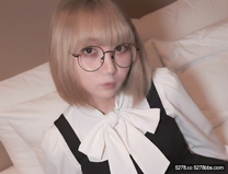 身材嬌小18歲敏感女孩情侶酒店突破極限按摩棒呻吟活塞性交粉嫩光滑陰道中出種付