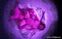 上帝視角 中年夫妻激情不減 更是如狼似虎 豐腴的少婦屁股又白又大 奶子也不少 男人爽到內射