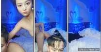 情趣酒店熱戀男女激情啪啪自拍全程露臉大床房雙人浴盆，深喉大雞巴從床上操到浴盆中，各種抽插爆操浪叫呻吟
