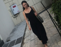 廣場遇到一位風韻猶存很有女人味的美女阿姨，這年齡段的身材真是絕了偷拍她噓噓隨後三秒我進去剛好見到她出水那一刻，性福死啦！