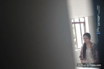 國內廁拍大神潛入某師範學院女廁偷拍學生妹噓噓下課人多要排隊等廁位