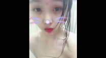 大奶妹子洗澡玩自拍