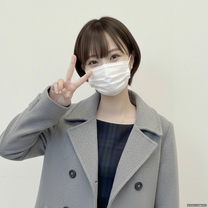 曾經贏得大學校際錦標賽100公尺短跑冠軍多才多藝短髮美女嘗試拍攝