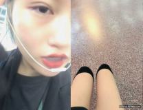 騷貨學妹淫穴塞著跳蛋去食堂發騷，坐凳子上旁邊有男生有路過學生，刷禮物就頂得淫叫啊啊，太爽了跑去廁所自慰