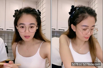 真實良家人妻，【欲求不滿小少婦】，兩口子家中做愛，邊吃邊舌吻，眼鏡妹很反差，良家感十足觀感很棒！