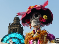 墨西哥亡靈節：死亡與歡樂交織的奇異城市