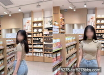 大神「39歲大屁股媽媽和30歲堂姐」肛塞插入堂姐屁眼讓堂姐跪舔雞巴操到叫「爸爸