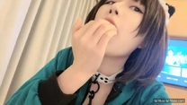 極品短髮美妞，酒店狗鏈裝自慰掰穴，超級粉嫩很緊緻的小穴