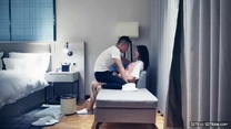 2500元約操甜美小姐姐，先來個舌吻美女有點羞澀，扒掉內褲摸穴 ，鏡頭前深喉口交 ，抱起來爆操 ，搞得美女舒服了