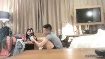 胖男約少婦打完牌愛愛沙發操舔逼口交站立後入猛操