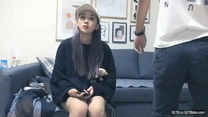 小夥網約鴨舌帽漂亮小姐姐 ，69姿勢手指磨穴騷浪淫叫 ，妹子很少給別人口交正入快速抽插 ，太能折騰了給妹子搞哭了