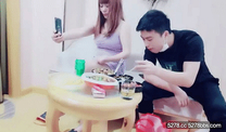 小伙約操大奶人妻熟女 ，撥開豹紋內褲舔騷逼 ，雙腿肩上扛 ，打樁機猛操小騷穴