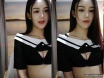 網紅臉氣質女神【小蘿莉】以為是綠播後來尺度大開，網友強烈呼籲：騷一下。全裸揉奶，跳蛋中指發騷插進奇癢的淫穴
