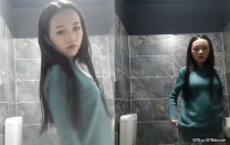 酒吧偷拍前台新來的小美女 陰唇太厚尿尿用手掰開B尿