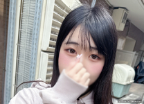 經驗人數極少完全露臉W大學藥學部女生JD一邊吸吮雞巴一邊對著鏡頭比V手勢淫蕩開花內射♥