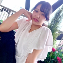 攝影穿上性感服裝榨乾精液。