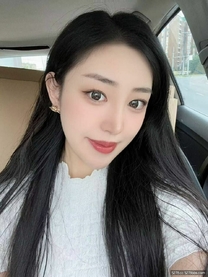 杭州某個大學快要畢業的大四學姐，被同城土豪拿下當母狗，露臉口活，對著鏡子干！