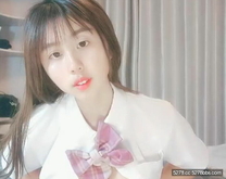 蜜臀少女 JK美少女，無套和炮友各種體位做愛，大美臀，後入、女上位都騷叫的不行，最後內射爽歪歪