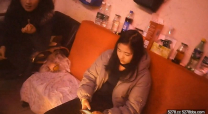 快餐達人寒冬深夜路邊店洩泄火一屋姑娘任你選說看著都不錯建議他玩3P 4P最後選個大波肥穴陰毛沒幾根的妹子
