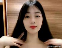 七彩主播--幼校老師  ：極品在校大奶老師~B粉嫩啊~愛了愛了，校園清純，回家露大淫屄，判若兩人
