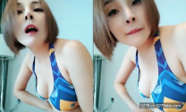 極品良家少婦 啊寶貝我好癢，下面兩個洞想被插 妖艷中指插向菊花，發騷的那股勁你聽到就會愛上，必擼作品