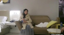 約個豐滿少婦TP偷拍啪啪喜歡沙發玩弄一番上位騎乘猛操誘惑
