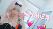 網曝門事件最近很火的B站舞蹈區二次元網紅Ayase綾瀨醬cos藤原書記全裸跳宅舞被民工發現  完整版