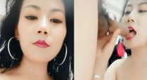 成熟御姐型美女主播 和炮友啪啪大秀 口交 足交 躺在床上被猛猛的操 女上位 後入操逼