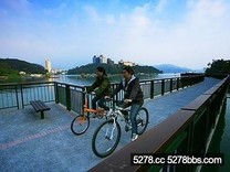 日月潭湖上自行車道 體驗水上單車行