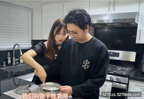 林千夜本來叫上門烘焙師做情慾蛋糕給女友 結果奶油還沒打發 我就把她按在料理台上了