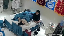 2022新流出黑客破解祛斑美容院監控攝像頭偷拍老闆娘夫妻晚上的性生活