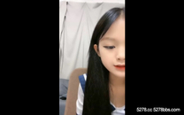 制服學妹嬌小可爱露脸誘惑狼友激情大秀直播，在狼友的指揮下慢慢脱光