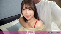 白皙美女搭訕氣質小姐姐臉紅說：“第一次做這種事……”上床興奮起來翹臀扭動高潮