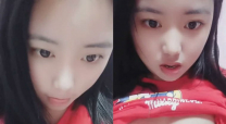 可愛豐滿年輕小美女收費直播大秀 穿著絲襪坐在椅子上 掰開內褲 自慰插穴 十分誘人