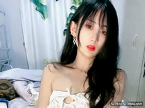 女神！超美御姐下海~❤️網紅臉妹妹❤️：四位數可約，自慰狂插呻吟聲美到爆炸，小洞還挺大，很容易就高潮！