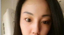 果貸美女特別版大奶騷婦楊楠楠為了借貸自慰撫摸自己的大陰唇表情很是陶醉
