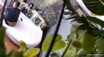 酒店偷拍戴著口罩怕人看見的氣質美少婦和單位領導下班偷情,干了一次沒過癮,膚白貌美,奶子圓潤堅挺,可惜了!