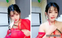 超美女水性楊花小騷貨  口爆透明性感紅肚兜 罕見一線白虎嫩鮑 淫語浪叫 白嫩美乳 看到她我想到了潘金蓮