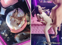 2026年2月最新，情趣酒店，粉紅圓床房，【魚燃】，學生妹和男友開房，白虎粉穴，操完不過癮，拿出跳蛋自己玩下！