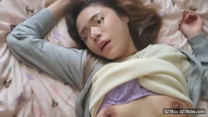 聖誕節男人訪問強制侵犯...