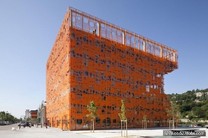 讓人咬不動的 巨大的「起司」─「The Orange Cube」！