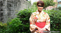 地方媽媽 和漂亮的人妻再一次和服上床做愛