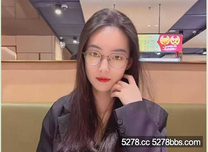 超美眼鏡嫩妹情侶私拍_被大屌男友馴化調教_露臉舔屌口爆吞精_玩3P亂交被夾擊爆操_萌騷反差！