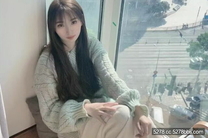 快手23W粉紅極品女神線下約會榜一大哥，情趣女僕跪舔，打樁後入69嬌小身材爆肏到起飛，過癮極了